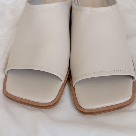 INTENTIONALLY BLANK SO LEATHER BLOCK HEEL SANDAL IN CREAM SIZE 6 - Picture 10 of 10